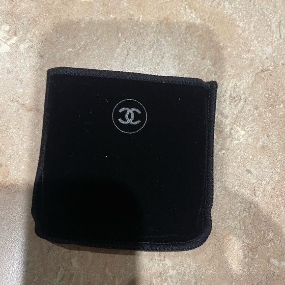 CHANEL COMPACT MIRROR - Picture 4 of 5